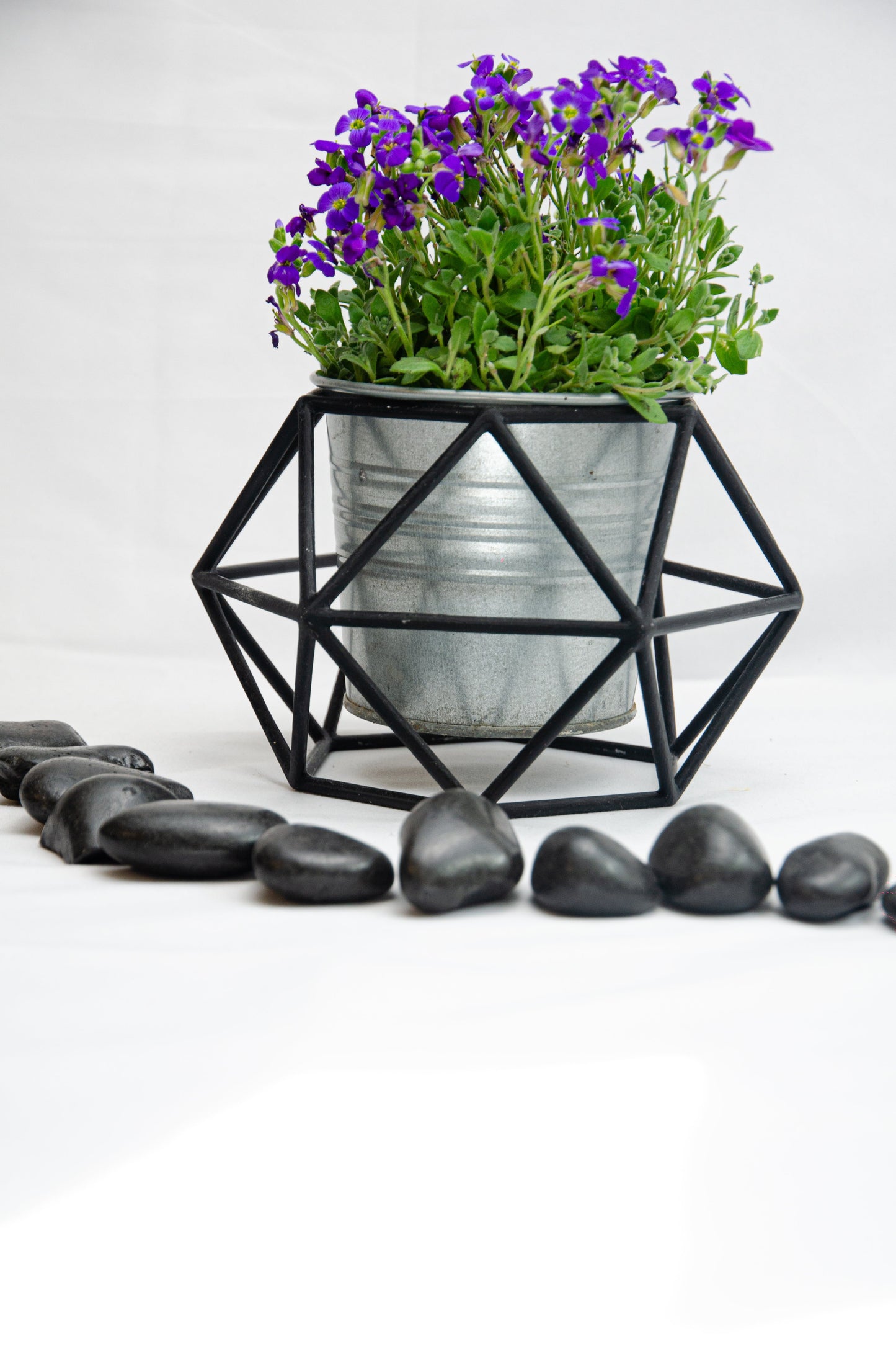 Geometric Wire Vase Cage – Modern Design for Weddings & Everyday Living