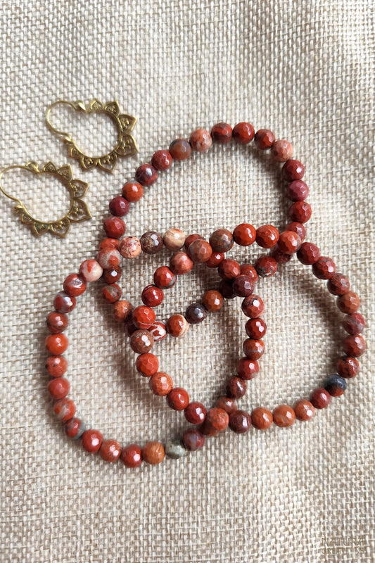 Shiny Red Jasper Beaded Bracelet ⪼ Honeycomb Cut