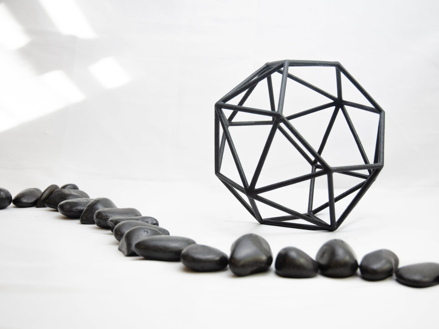 Geometric Wire Vase Cage – Modern Design for Weddings & Everyday Living