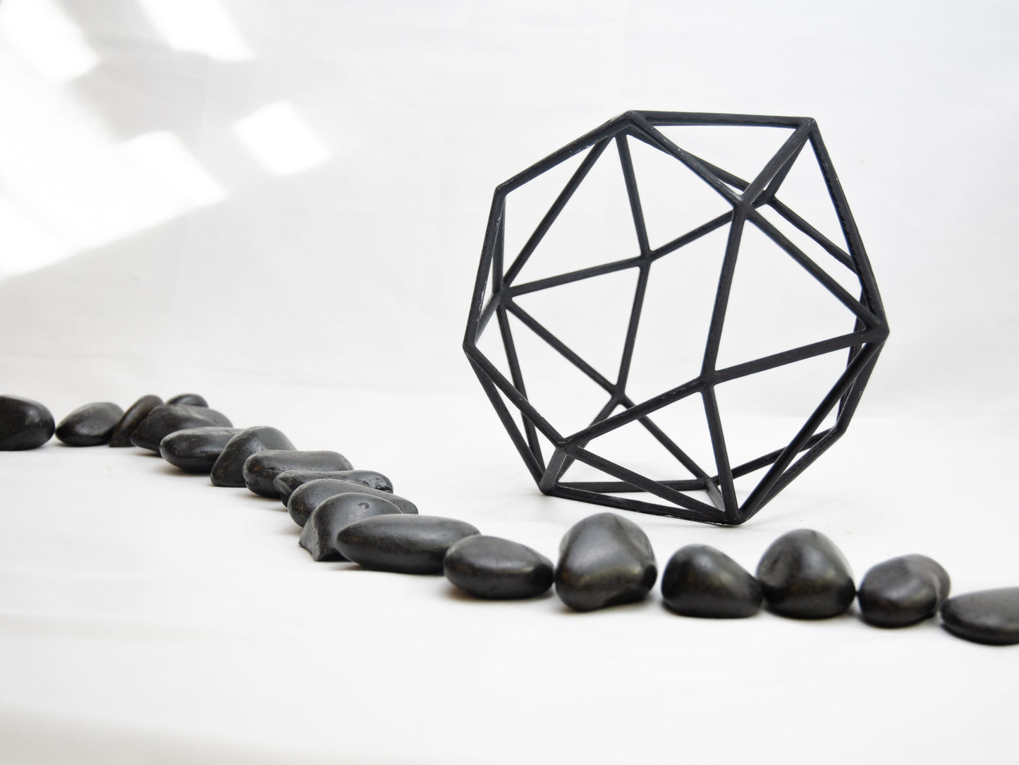 Geometric Wire Vase Cage – Modern Design for Weddings & Everyday Living