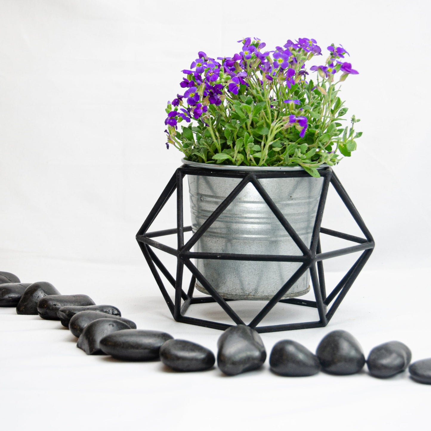 Geometric Wire Vase Cage – Modern Design for Weddings & Everyday Living